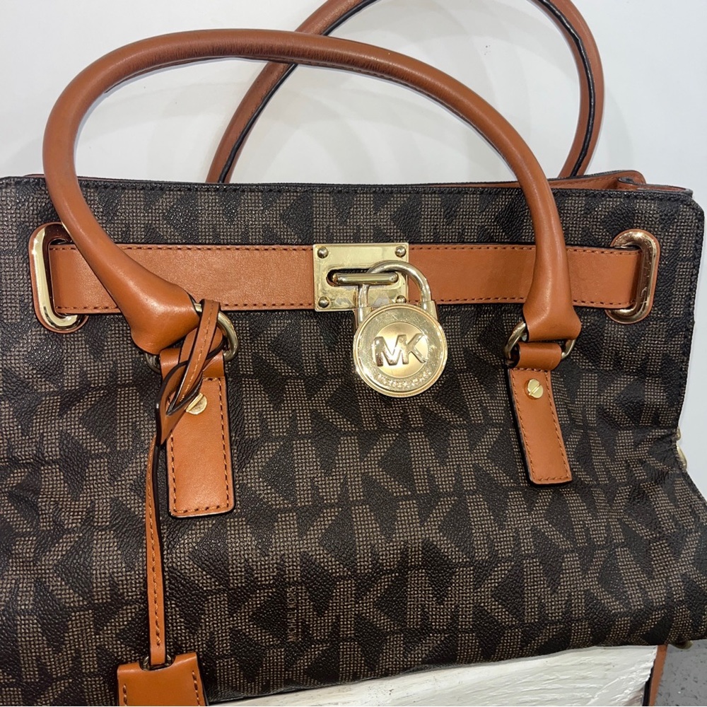 Michael kors signature Hamilton satchel PREOWNED/USED